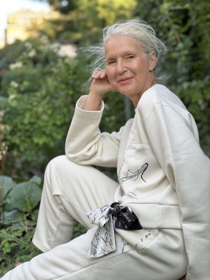 Teplákovka NOSIT BÁSNĚ - Pouštní